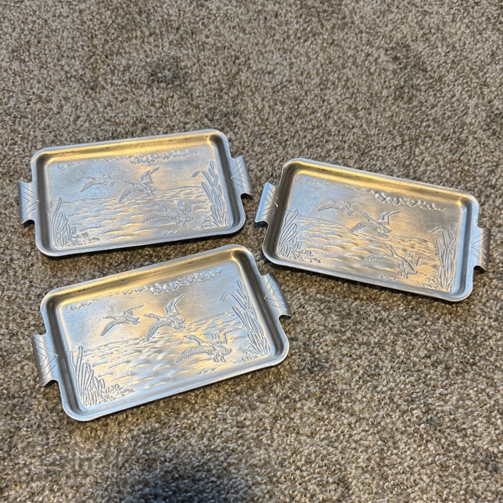 Small Metal Tray Set
